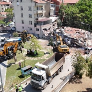 sindirgidan son rapor 831 yapi agir hasarli ya da yikik 4eZ5LZGF