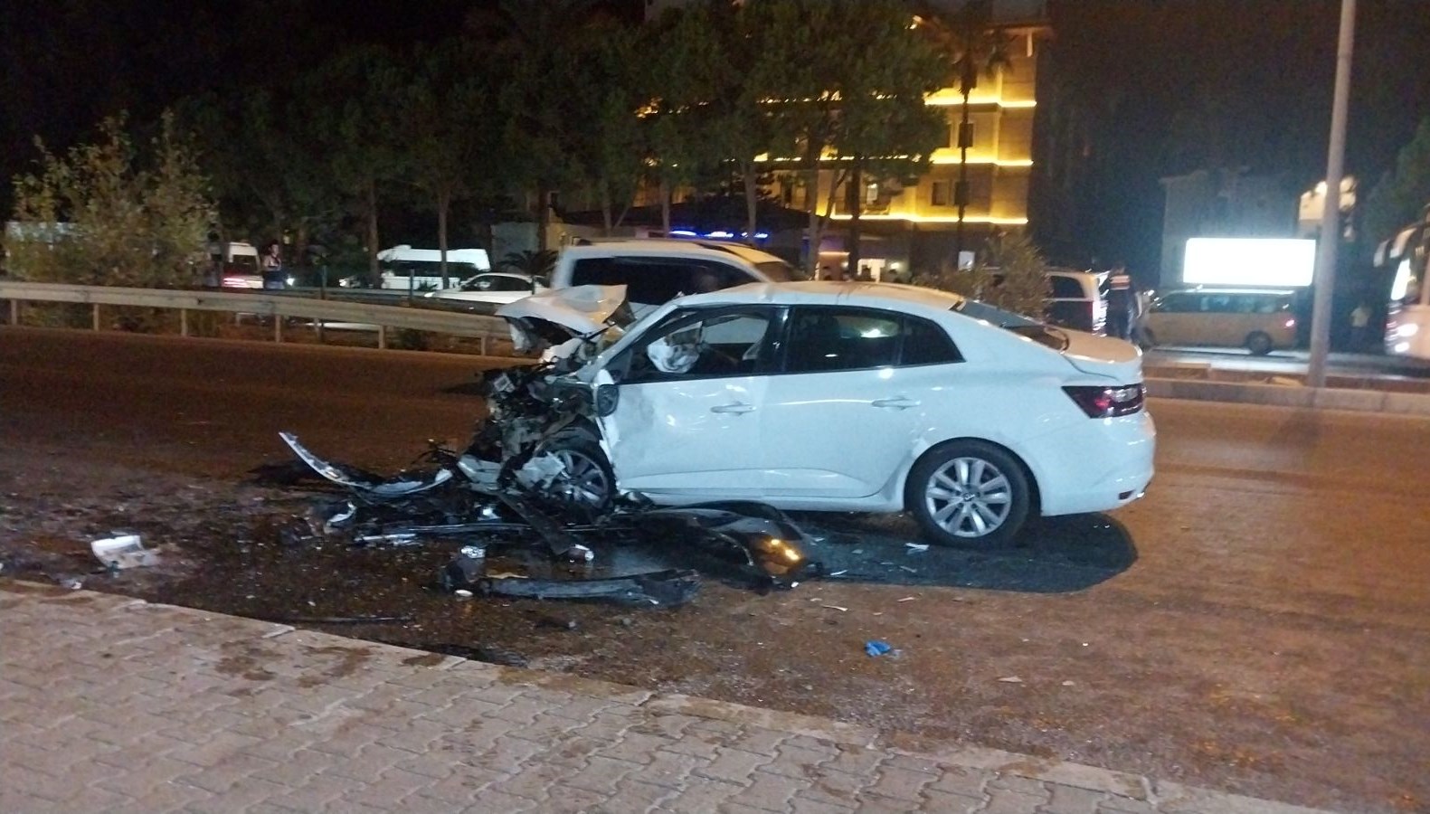 antalyadaki trafik kazasinda 2 kisi oldu 2 kisi yaralandi 9E71Aav3