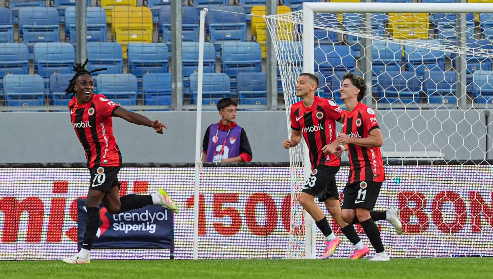 genclerbirligi ikinci galibiyetinin pesinde rakip kayserispor Xc4VUxAF