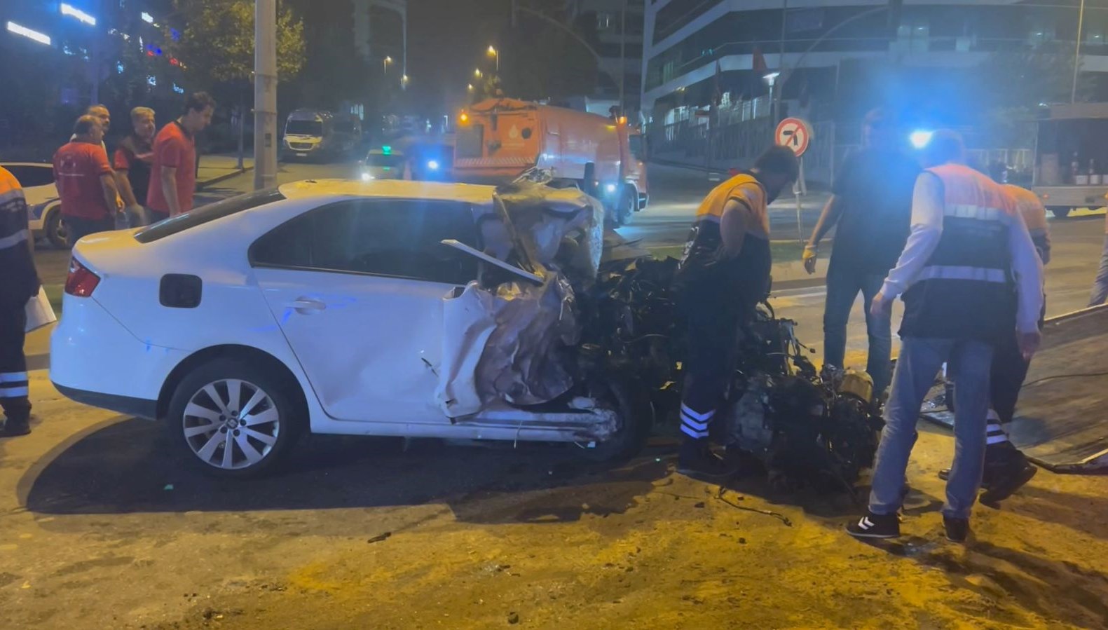 iett otobusu ile otomobil carpisti 1i agir 2 yarali uDDdjr5e