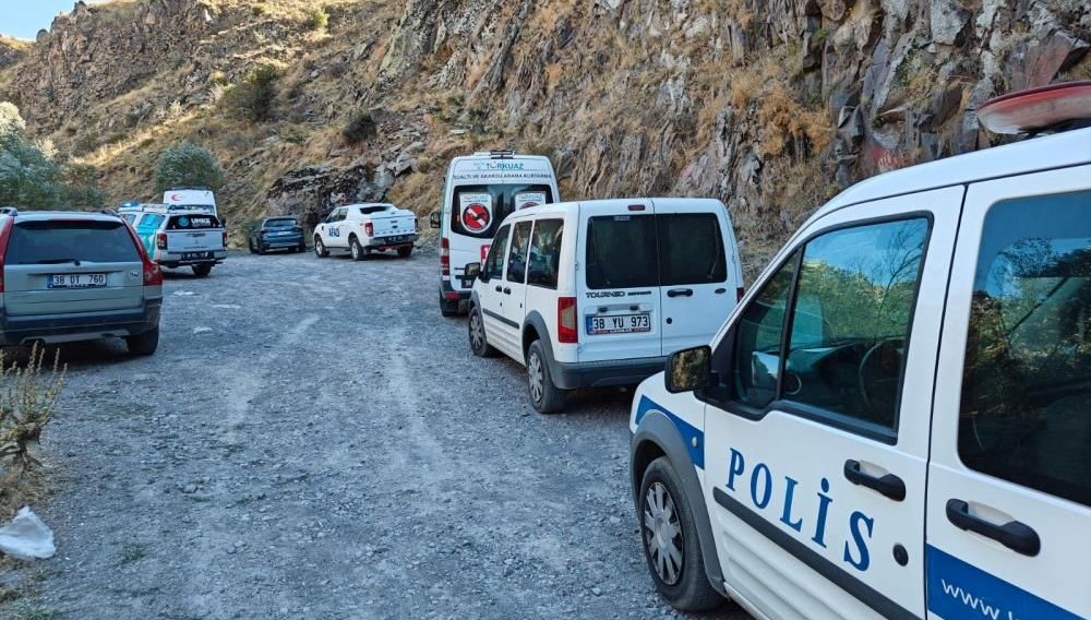 kayseride feci olay kayaliklardan dusen dagci yasamini yitirdi wW4UL7cW