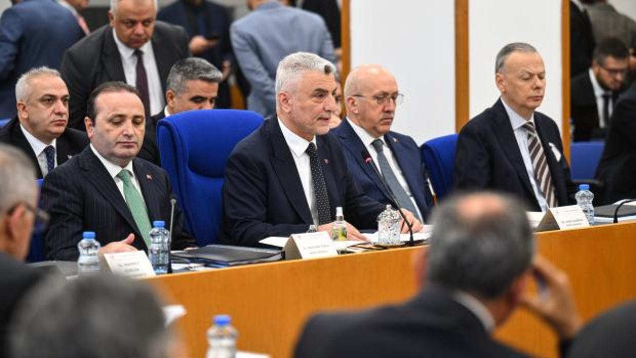 bakan bolat agustos ayi cari hesap 55 milyar dolar ile tum zamanlarin rekorunu kirdi FxecjpDd.jpg