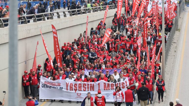 ankarada-1-mayis-mitingi-tandogan-meydanina-girisler-basladi-n1Uti4Ua