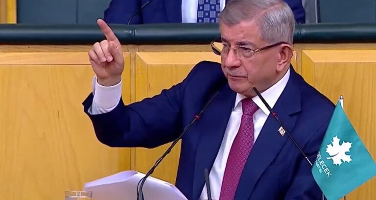 davutoglu-akpli-isimleri-hedef-aldi-bu-uclu-cete-turkiyeye-10-yil-kaybettirdi-qcUEdqmb