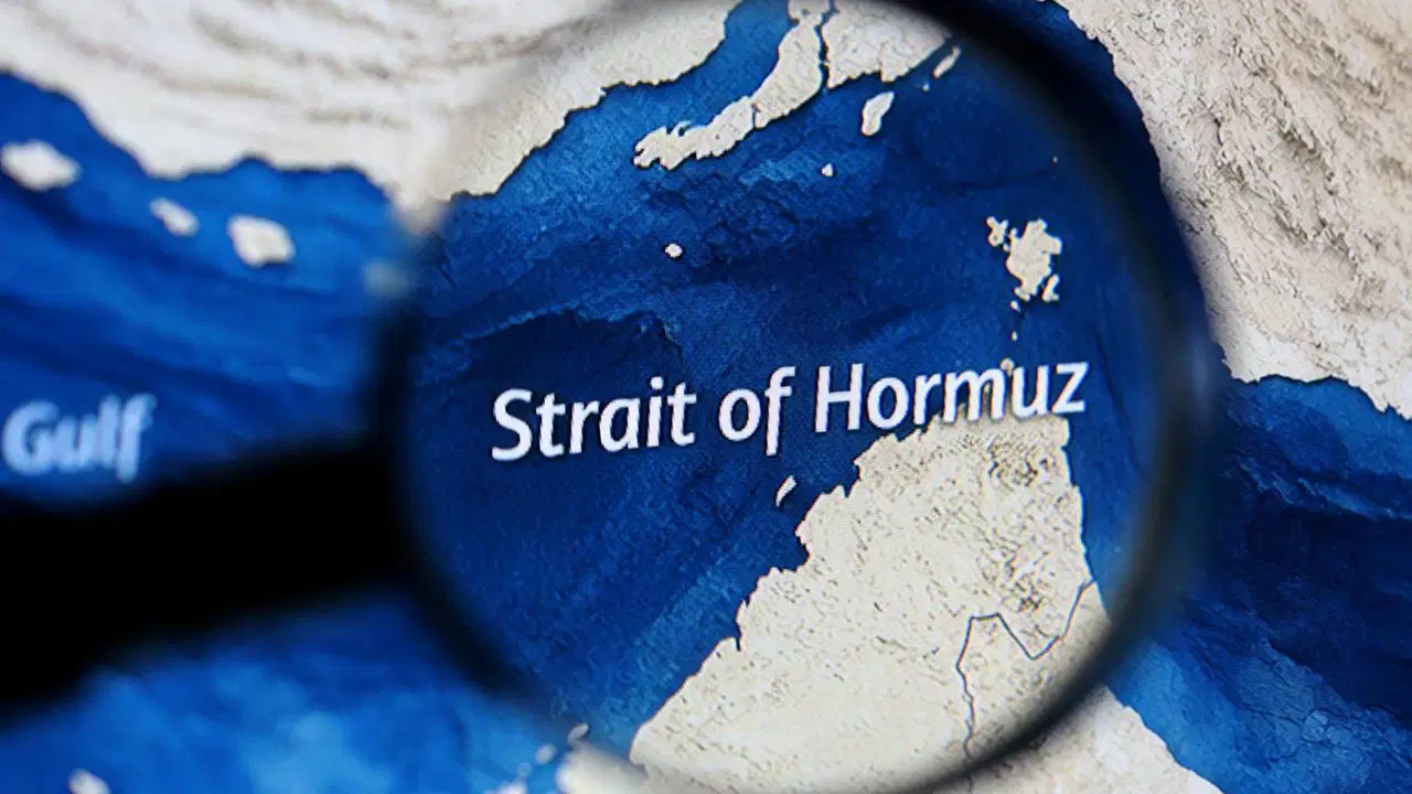 hurmuz-bogazinda-ipler-koptu-irandan-abd-donanmasina-acik-tehdit-aLRYsjAx