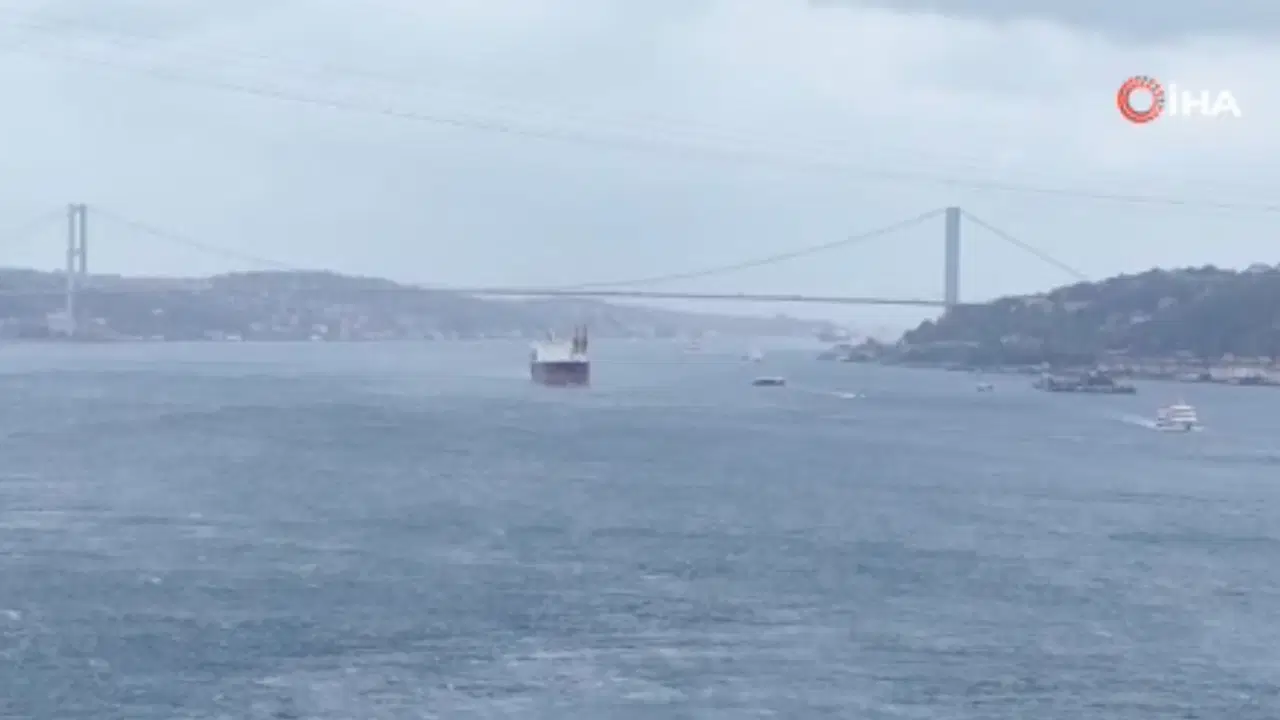 istanbul-bogazinda-gemi-arizasi-qIijybPU