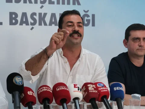 Eskisehirde talat yalazdan sert tepki erdogana koltuk degnegi olmayin ANaLTKtH